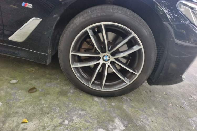 Used BMW 5 Series 2022 Restyled 525Li M Sport Package Right Front Wheel Hub