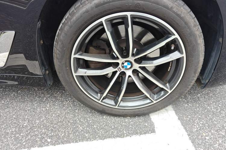 Used BMW 5 Series 2022 Restyled 525Li M Sport Package Right Front Wheel Hub
