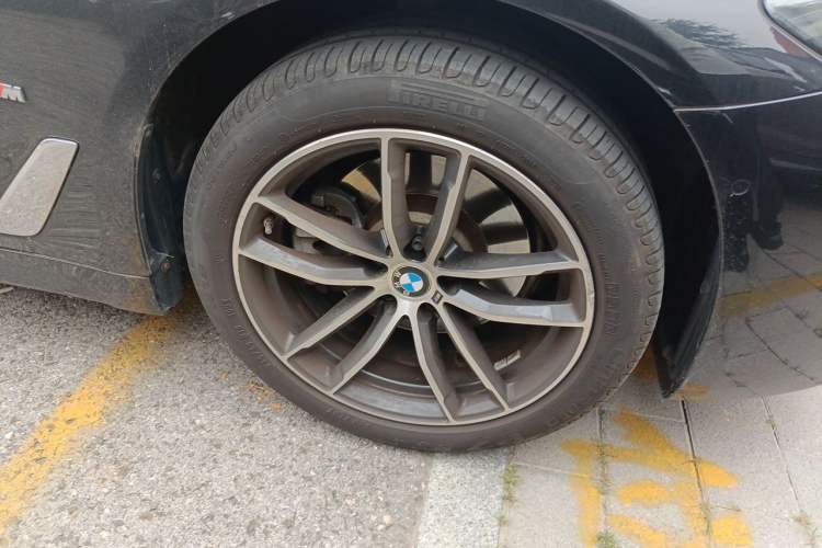 Used BMW 5 Series 2022 Restyled 525Li M Sport Package Right Front Wheel Hub