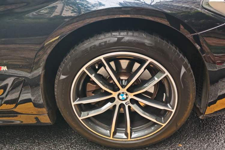 Used BMW 5 Series 2022 Second Facelift 525i M Sport Package Right Front Wheel Hub