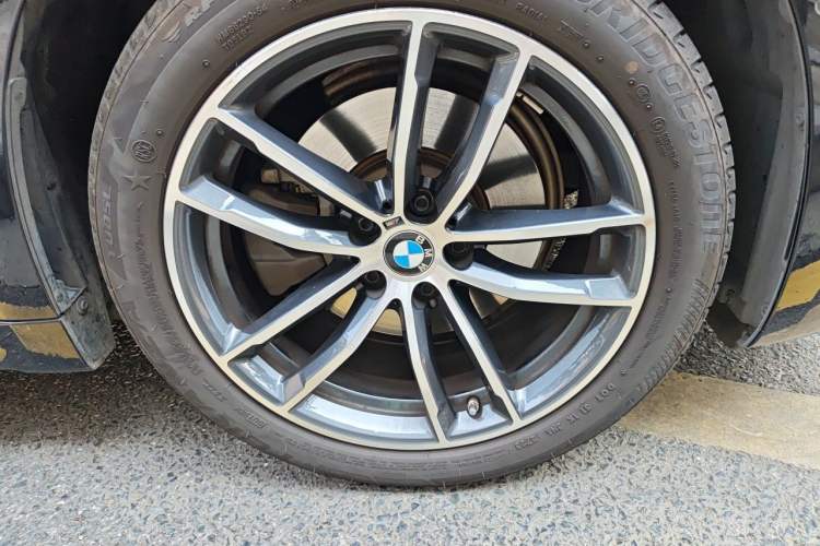 Used BMW 5 Series 2022 Second Facelift 525Li M Sport Package Right Front Wheel Hub