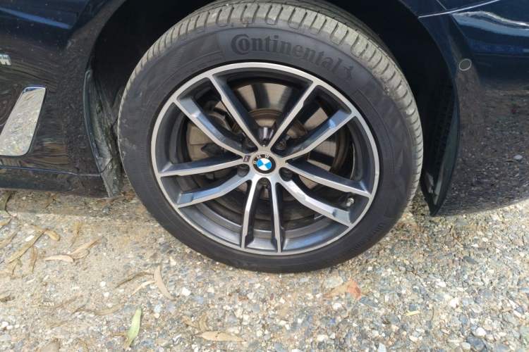 Used BMW 5 Series 2022 Restyled 525Li M Sport Package Right Front Wheel Hub