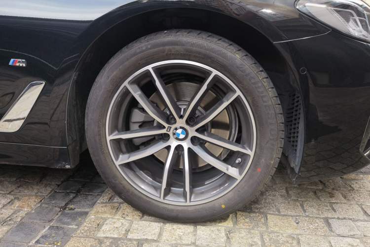 Used BMW 5 Series 2022 Restyled 525Li M Sport Package Right Front Wheel Hub