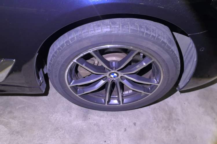 Used BMW 5 Series 2022 Second Facelift 525Li M Sport Package Right Front Wheel Hub