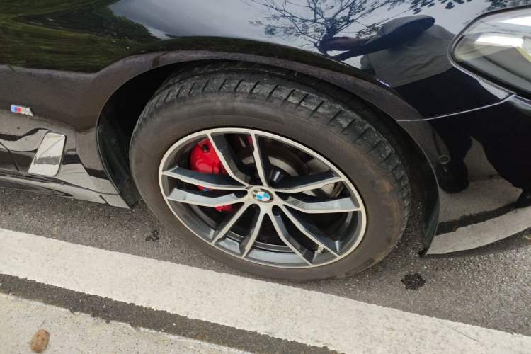Used BMW 5 Series 2022 Second Facelift 525Li M Sport Package Right Front Wheel Hub