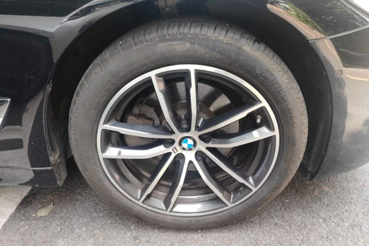 Used BMW 5 Series 2022 Restyled 525Li M Sport Package Right Front Wheel Hub