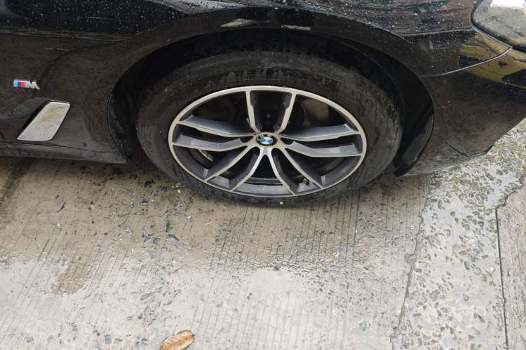 Used BMW 5 Series 2022 Second Facelift 525Li M Sport Package Right Front Wheel Hub