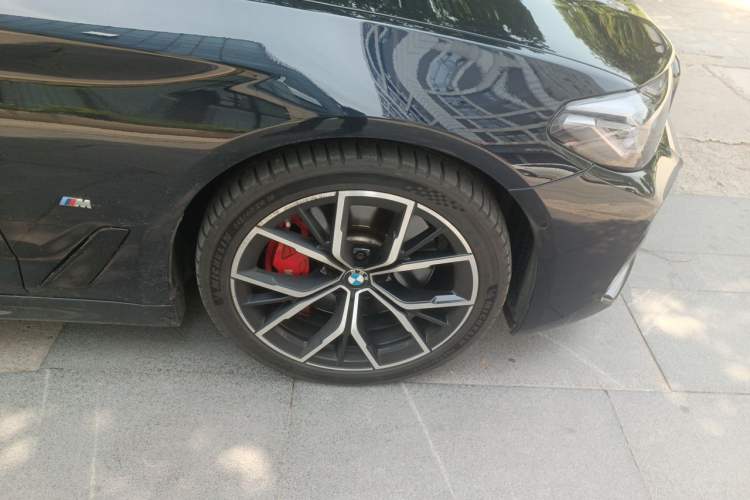 Used BMW 5 Series 2022 Restyled 540i Luxury Edition M Sport Package Right Front Wheel Hub