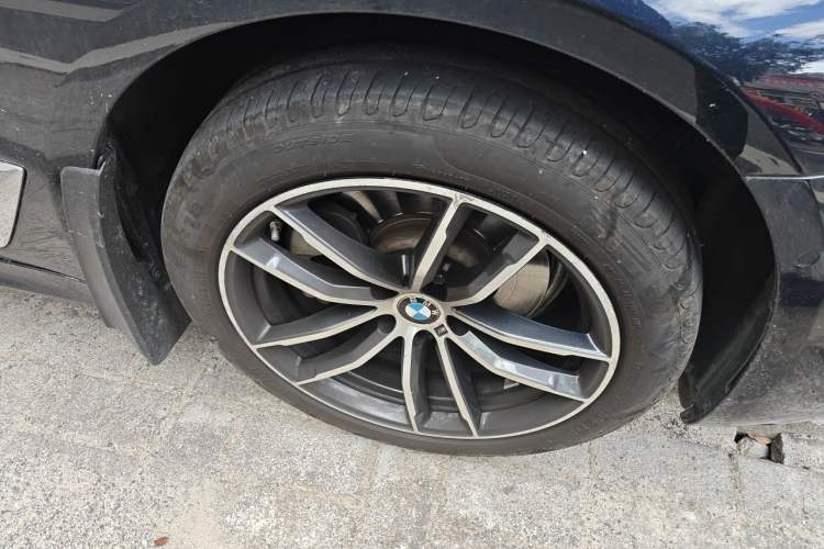 Used BMW 5 Series 2022 Restyled 525Li M Sport Package Right Front Wheel Hub