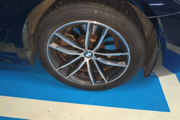 Used BMW 5 Series 2022 525i M Sport Package Right Front Wheel Hub