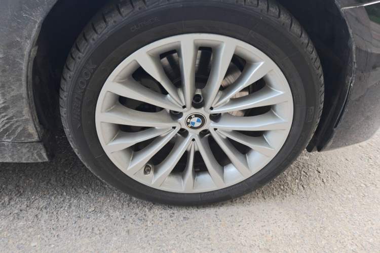 Used BMW 5 Series 2022 Restyled 525Li Luxury Package Right Front Wheel Hub
