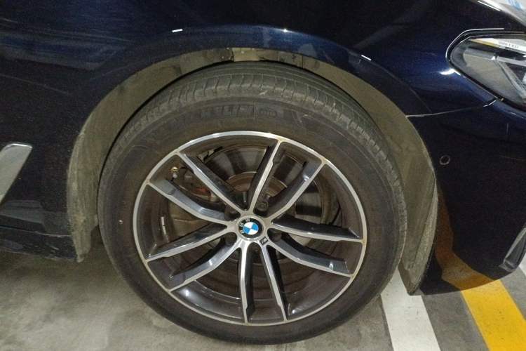 Used BMW 5 Series 2022 Second Facelift 525Li M Sport Package Right Front Wheel Hub
