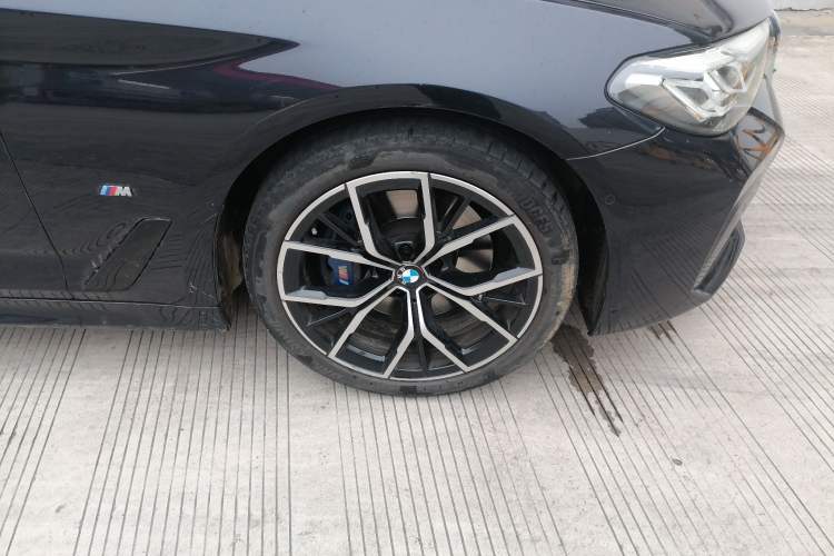 Used BMW 5 Series 2022 Second Facelift 530i M Sport Package Right Front Wheel Hub