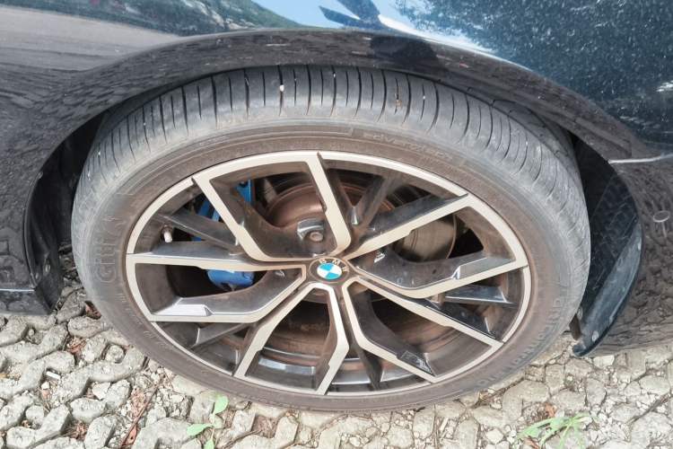 Used BMW 5 Series 2022 Second Facelift 530i M Sport Package Right Front Wheel Hub