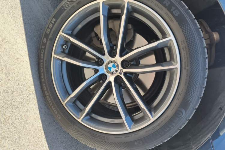 Used BMW 5 Series 2022 525Li M Sport Package Right Front Wheel Hub