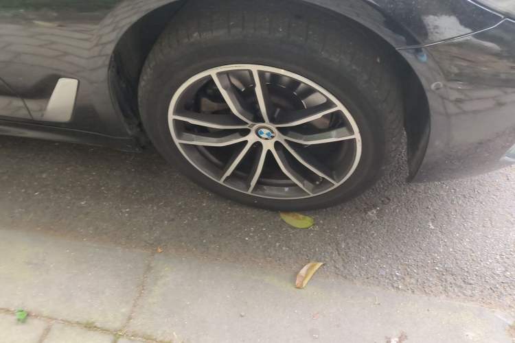 Used BMW 5 Series 2022 Restyled 525Li M Sport Package Right Front Wheel Hub