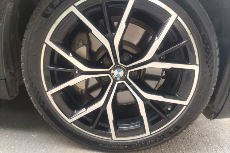 Used BMW 5 Series 2022 Revised Version 3 530Li Luxury Edition Premium Package Right Front Wheel Hub
