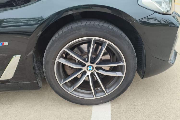 Used BMW 5 Series 2022 Restyled 525Li M Sport Package Right Front Wheel Hub
