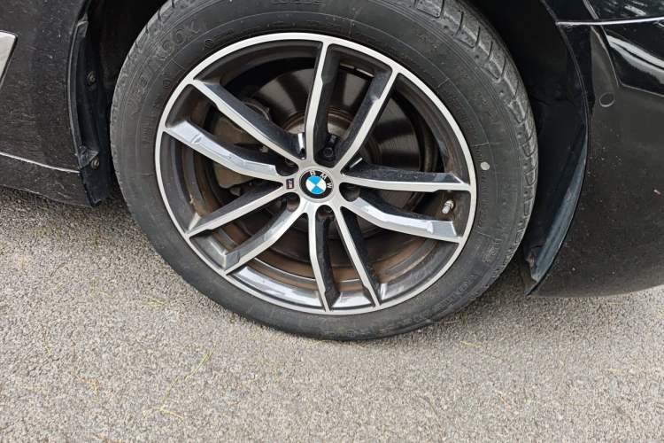 Used BMW 5 Series 2022 Restyled 525Li M Sport Package Right Front Wheel Hub