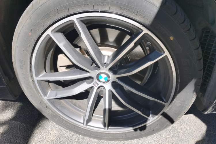 Used BMW 5 Series 2022 525Li M Sport Package Right Front Wheel Hub