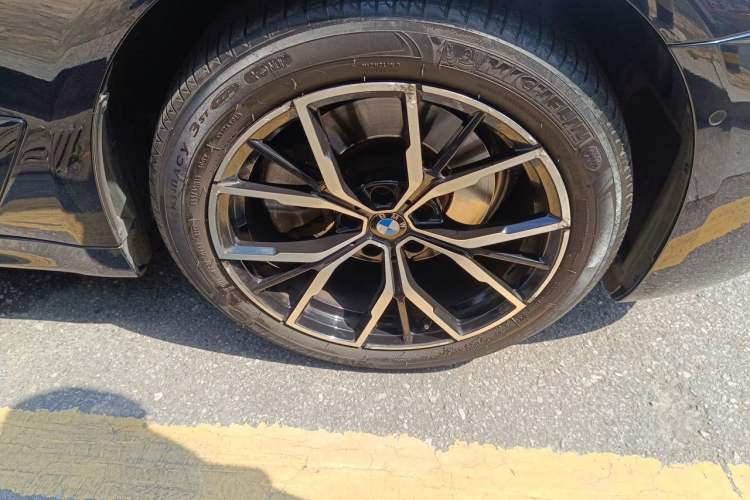 Used BMW 5 Series 2022 Second Facelift 525Li M Sport Package Right Front Wheel Hub