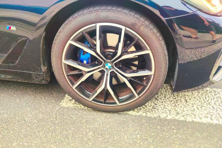 Used BMW 5 Series 2022 Second Facelift 530i M Sport Package Right Front Wheel Hub