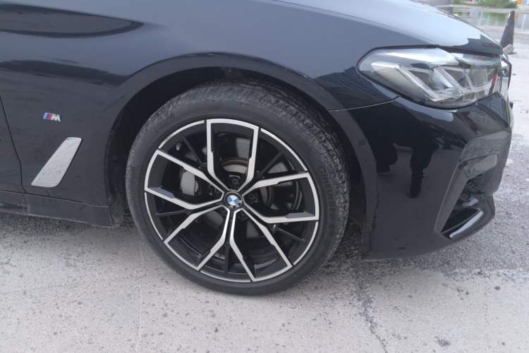 Used BMW 5 Series 2022 Revised Version 3 530Li Luxury Edition M Sport Package Right Front Wheel Hub