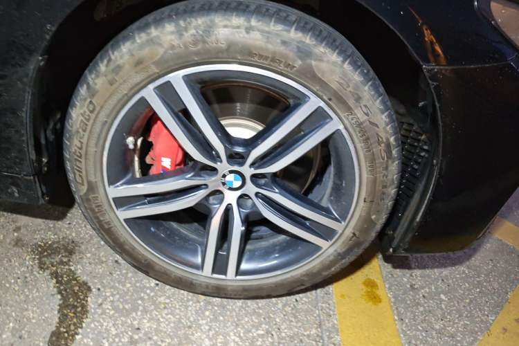 Used BMW 5 Series 2022 Updated 530Li Leading Edition Luxury Package Right Front Wheel Hub