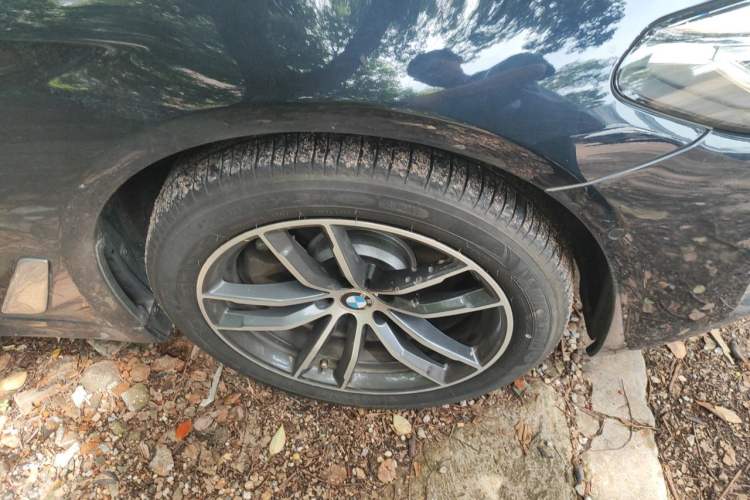 Used BMW 5 Series 2022 Second Facelift 525Li M Sport Package Right Front Wheel Hub