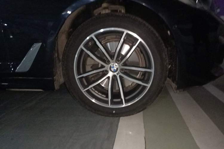 Used BMW 5 Series 2022 Second Facelift 525Li M Sport Package Right Front Wheel Hub