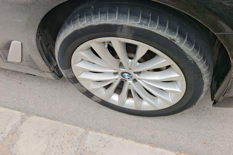 Used BMW 5 Series 2022 Restyled 525Li Luxury Package Right Front Wheel Hub