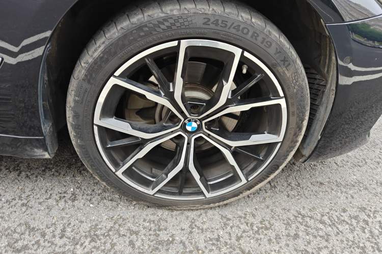 Used BMW 5 Series 2022 Restyled 525Li M Sport Package Right Front Wheel Hub