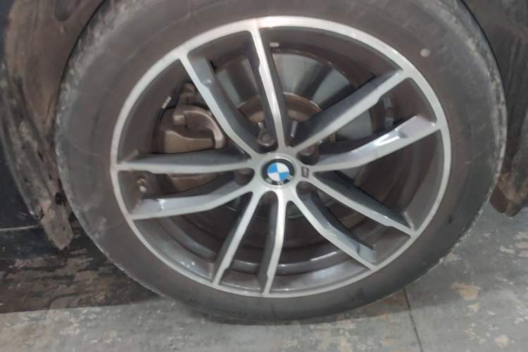 Used BMW 5 Series 2022 Restyled 525Li M Sport Package Right Front Wheel Hub
