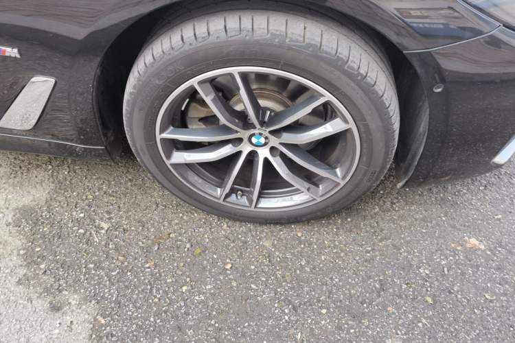Used BMW 5 Series 2022 Second Facelift 525Li M Sport Package Right Front Wheel Hub