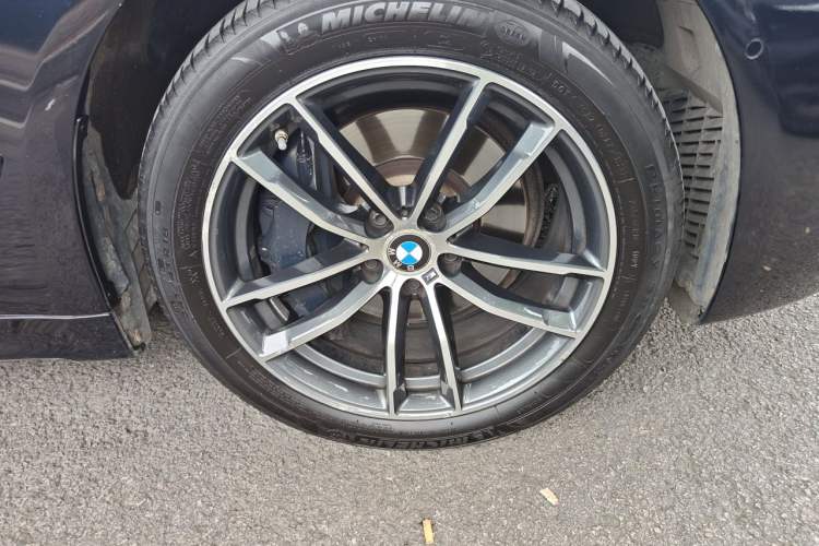 Used BMW 5 Series 2022 525Li M Sport Package Right Front Wheel Hub