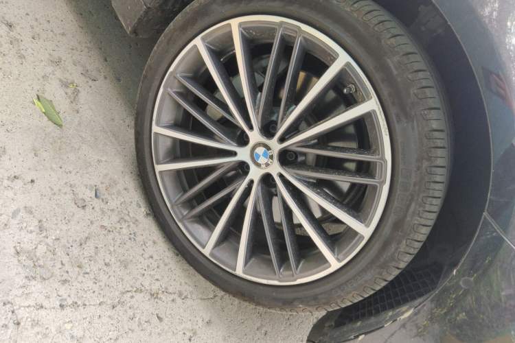 Used BMW 5 Series 2022 Revised Version 530Li xDrive M Sport Package Right Front Wheel Hub