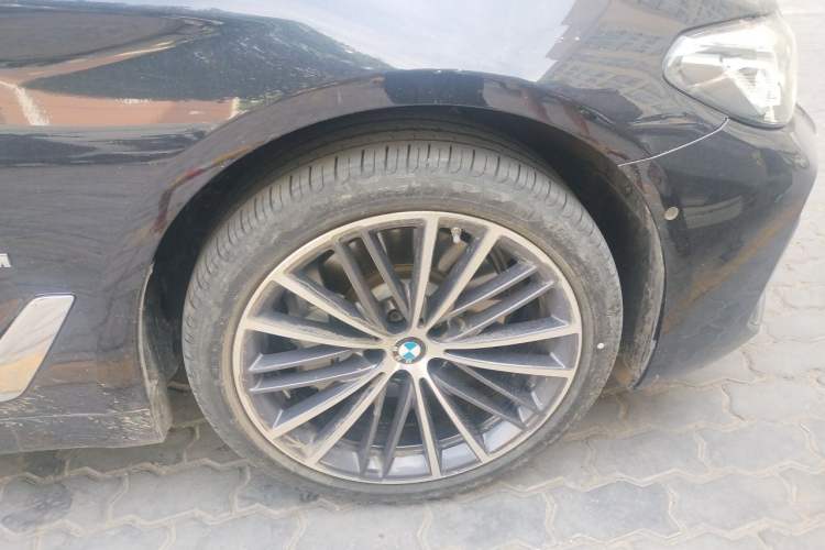 Used BMW 5 Series 2022 Second Facelift 530Li xDrive M Sport Package Right Front Wheel Hub