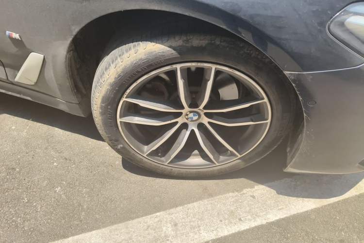 Used BMW 5 Series 2022 Second Facelift 525Li M Sport Package Right Front Wheel Hub