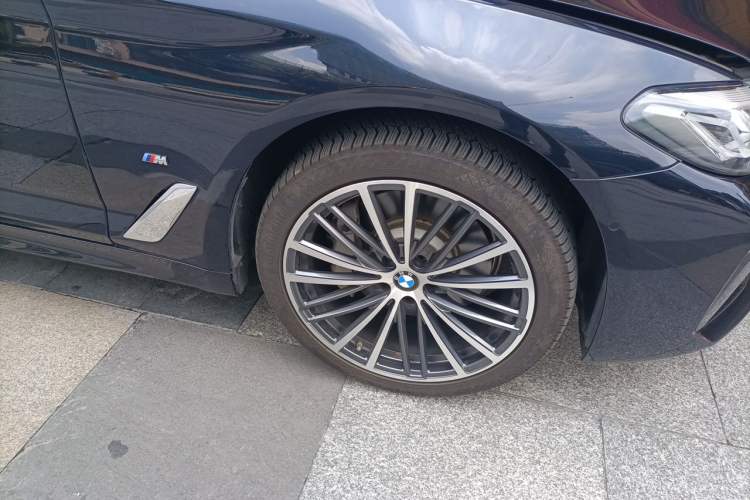 Used BMW 5 Series 2022 Second Facelift 530Li xDrive M Sport Package Right Front Wheel Hub