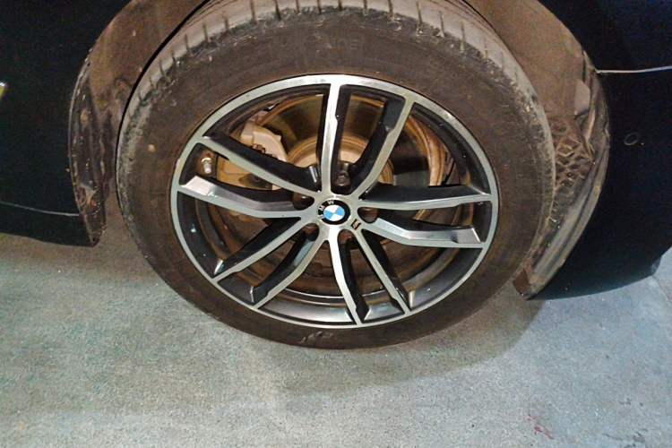 Used BMW 5 Series 2022 Restyled 525Li M Sport Package Right Front Wheel Hub