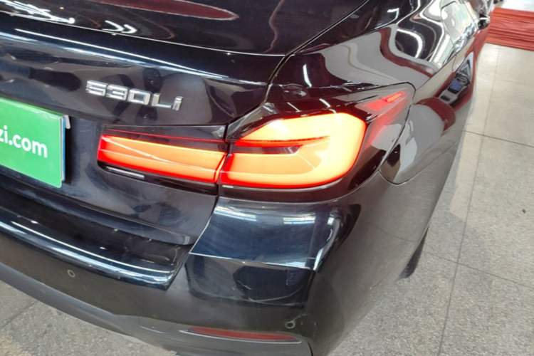 Used BMW 5 Series 2022 Restyled 530Li Leading Edition M Sport Package Right Rear Taillight