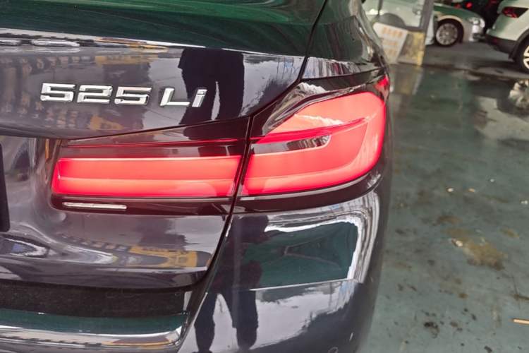Used BMW 5 Series 2022 Second Facelift 525Li M Sport Package Right Rear Taillight