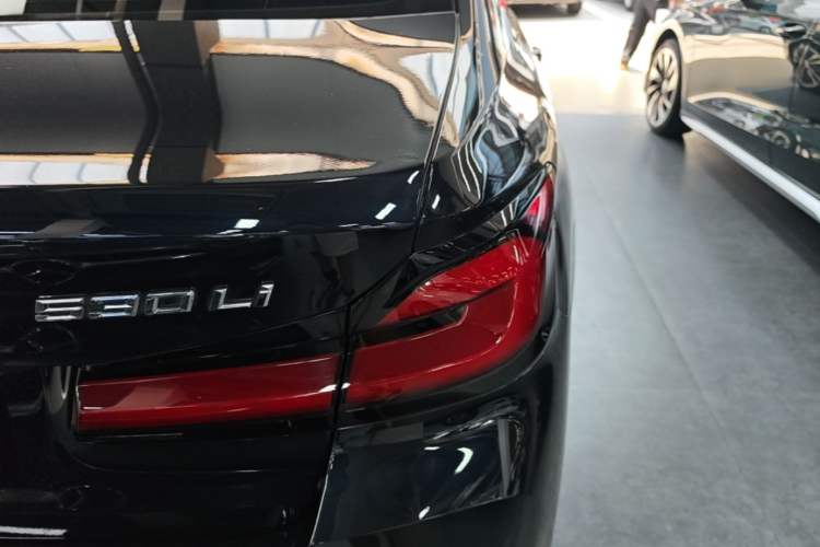 Used BMW 5 Series 2022 Restyled 530Li Leading Edition M Sport Package Right Rear Taillight