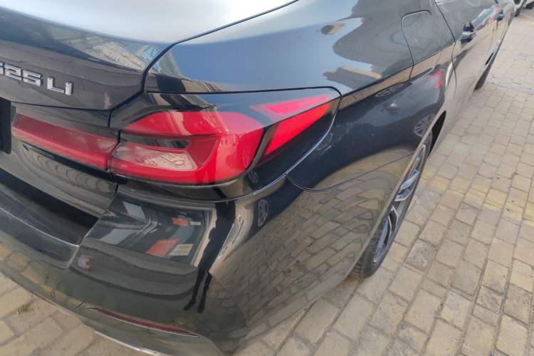 Used BMW 5 Series 2022 Restyled 525Li M Sport Package Right Rear Taillight