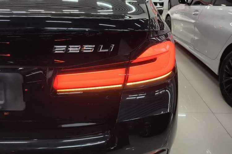 Used BMW 5 Series 2022 525Li M Sport Package Right Rear Taillight