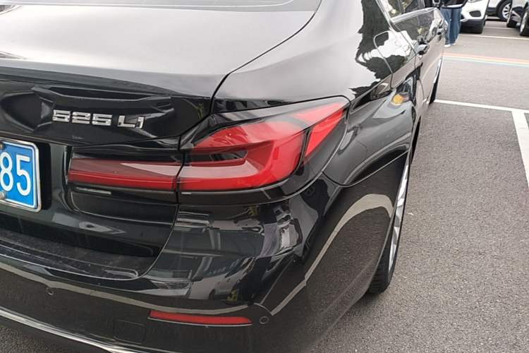 Used BMW 5 Series 2022 Restyled 525Li Luxury Package Right Rear Taillight