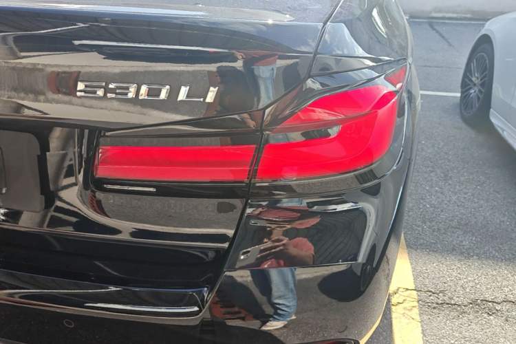 Used BMW 5 Series 2022 Restyled 530Li Leading Edition M Sport Package Right Rear Taillight