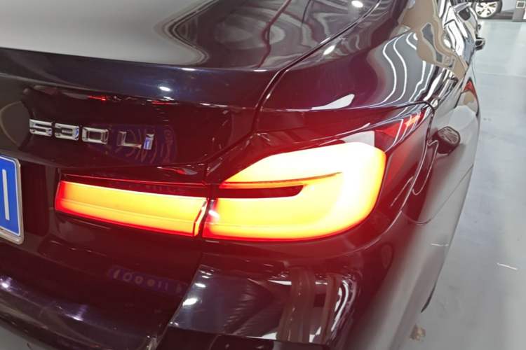 Used BMW 5 Series 2022 Second Facelift 530Li Luxury Version M Sport Package Right Rear Taillight
