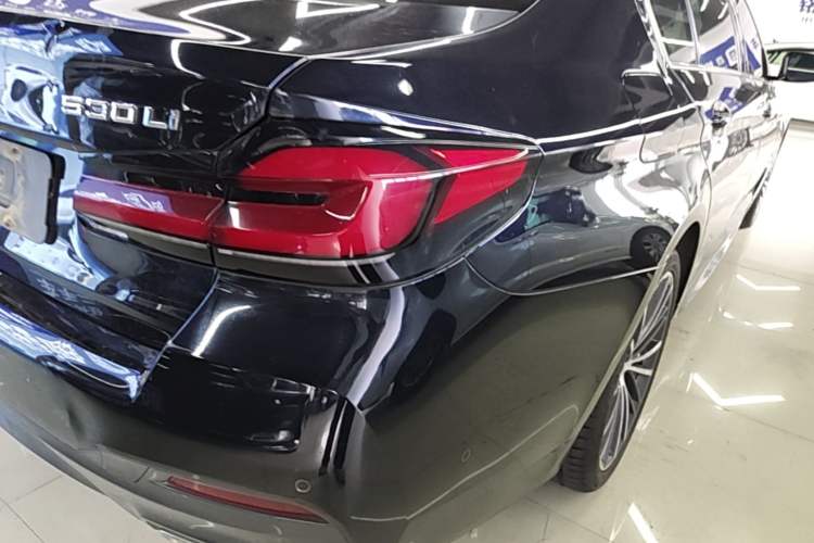 Used BMW 5 Series 2022 Restyled 530Li Leading Edition M Sport Package Right Rear Taillight