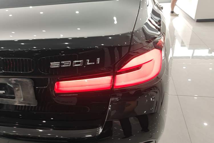 Used BMW 5 Series 2022 Second Facelift 530Li Leading Edition M Sport Package Right Rear Taillight